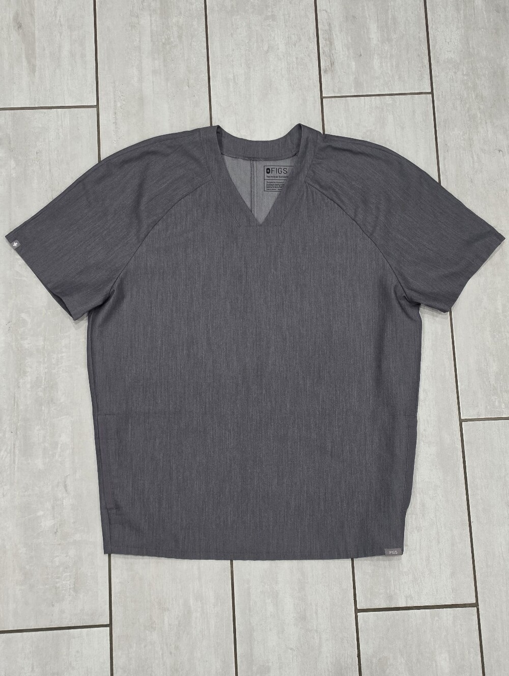 FIGS Men's V-Neck Scrub Top Graphite Gray NWOT Technical Collection [Size XL]